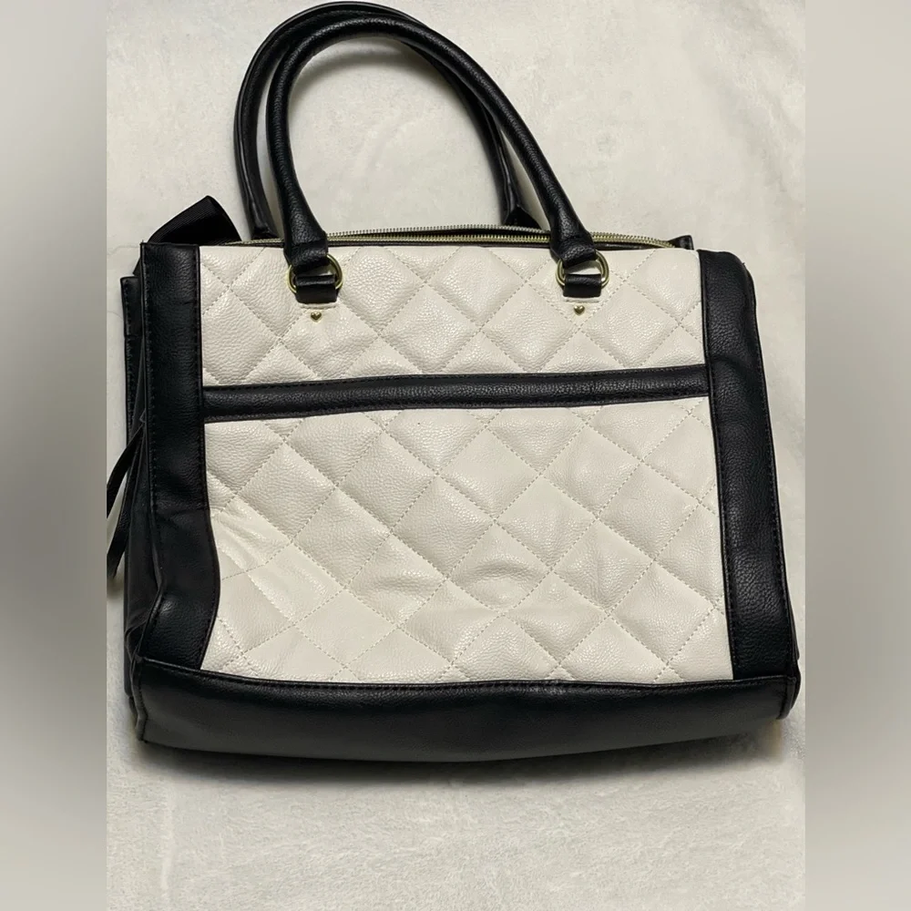 Purse - Picture 2 of 3